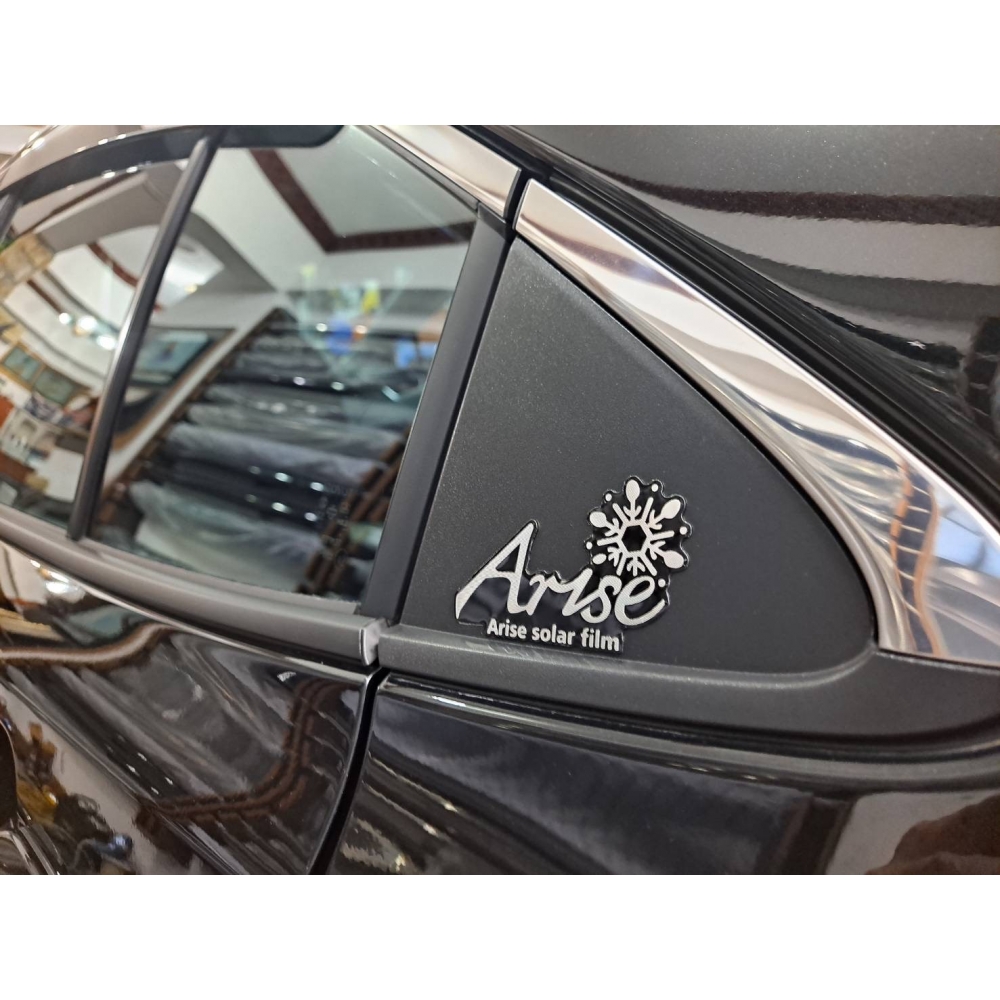 正黑色系,超高隔熱效能,絕不白霧,視線清晰,爾鋭斯隔熱紙